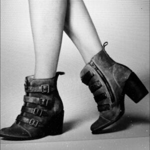 FREEBIRD By STEVEN*Banjo Black Leather Buckle & Zip Ankle Boots Distressed 8